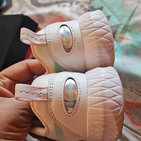 Reebok - Picture 4 of 6